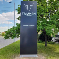 1331 Kültéri világító totemoszlop Triumph Budapest