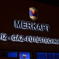 Merkapt_háttérvilágított_betű_1155