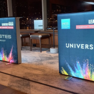 1367-világító-pop-up-pult-uniceo-rendezvény