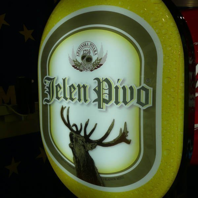 Egyedi alakú világító cégér ovális
