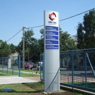 Fém kültéri totemoszlop