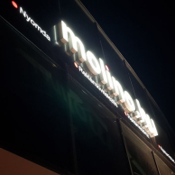 világító betűdoboz táblára szerelve 1