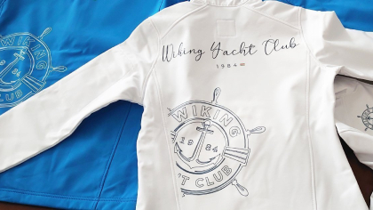 Kabát szitázása a Wiking Yacht Club-nak